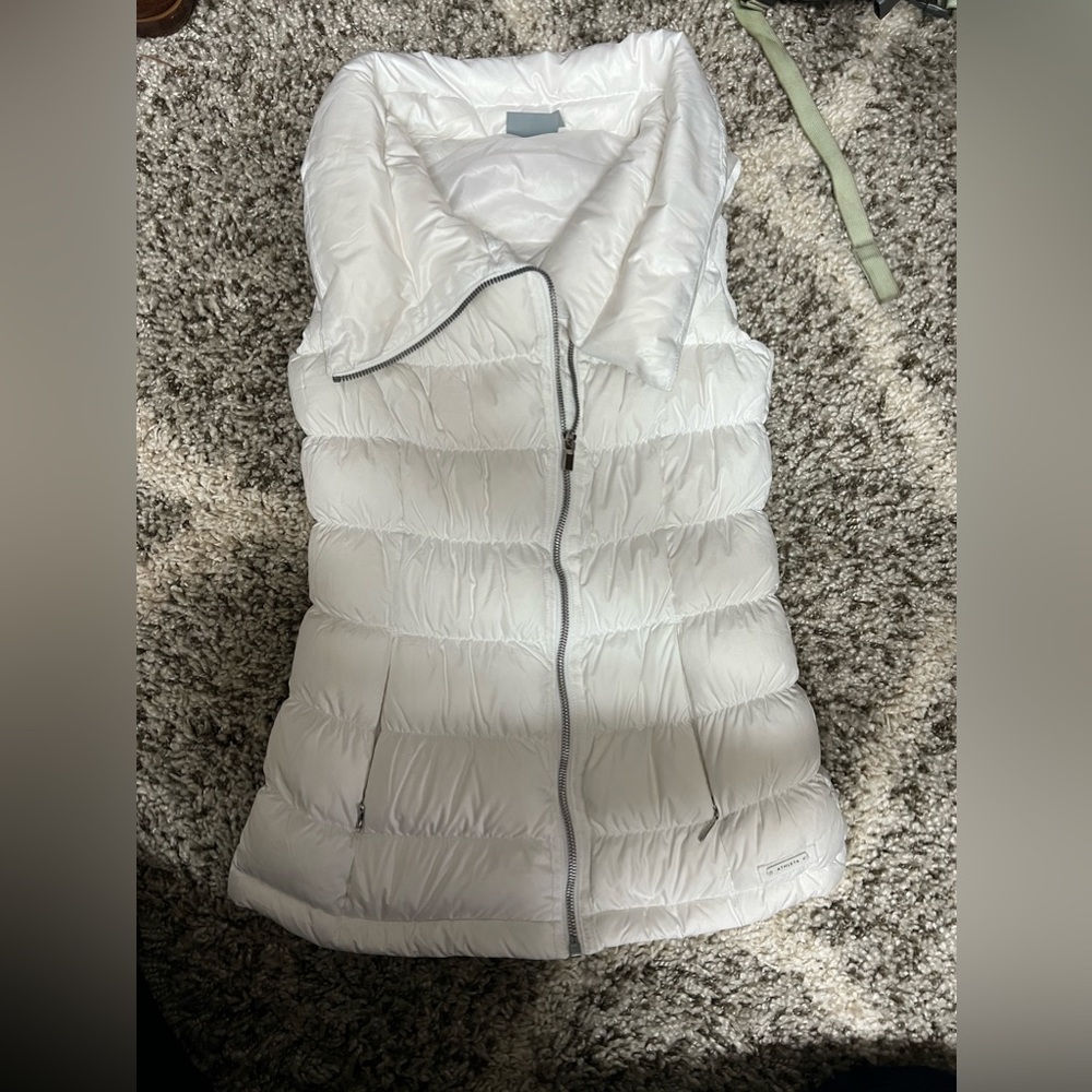 Athleta white puffer vest